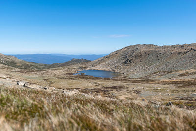 Lake cootapatamba near the summit of mount kosciuszko, snowy mountains, new south wales, australia