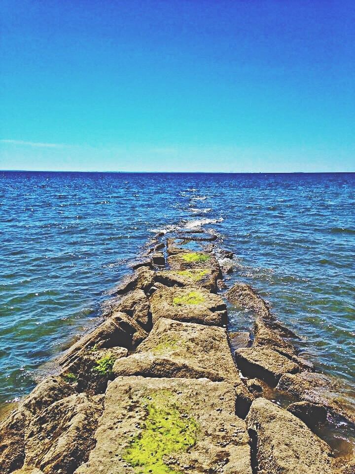 sea, water, clear sky, blue, tranquil scene, tranquility, copy space, horizon over water, scenics, beauty in nature, nature, idyllic, rippled, day, outdoors, rock - object, non-urban scene, no people, sky, remote