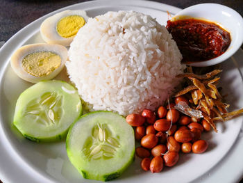 Close-up of chopped vegetables in bowl