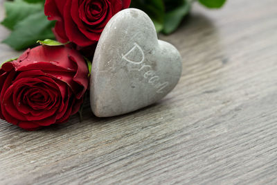 Close-up of rose bouquet on table