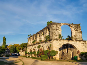 Old ruin building against sky