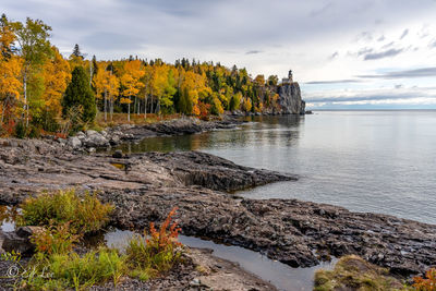 Scenic view of split rock lighthouse 