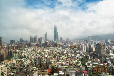 View of taipei 101 an iconic landmark in taipei, taiwan. taken during a rainy day