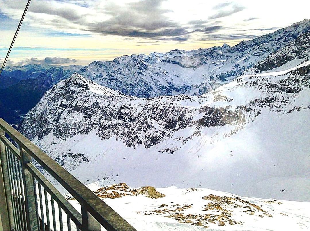 SNOWCAPPED MOUNTAINS AGAINST SKY