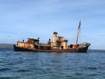 Floating ship rack 