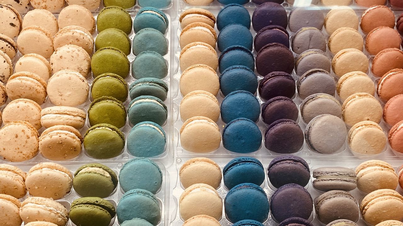 FULL FRAME SHOT OF MULTI COLORED CANDIES IN ROW