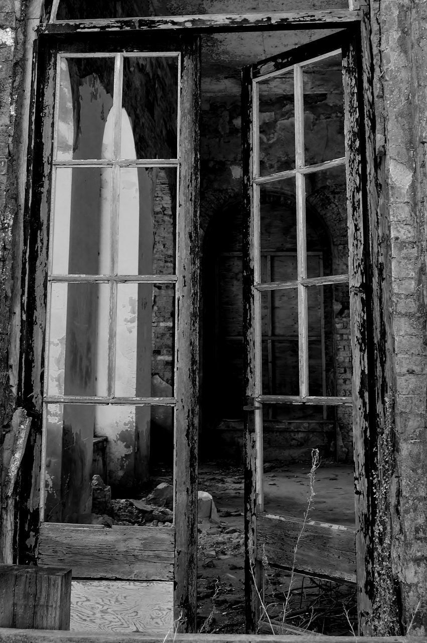 BROKEN WINDOW OF OLD BUILDING