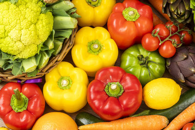 Fresh vegetables inside a wicker basket