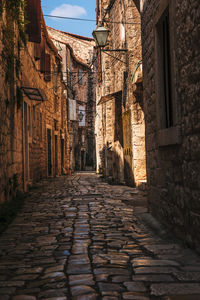 Narrow alley amidst buildings in city