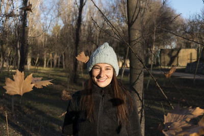 Close-up portrait of young woman wearing hat