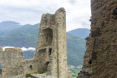 Old ruins against mountains
