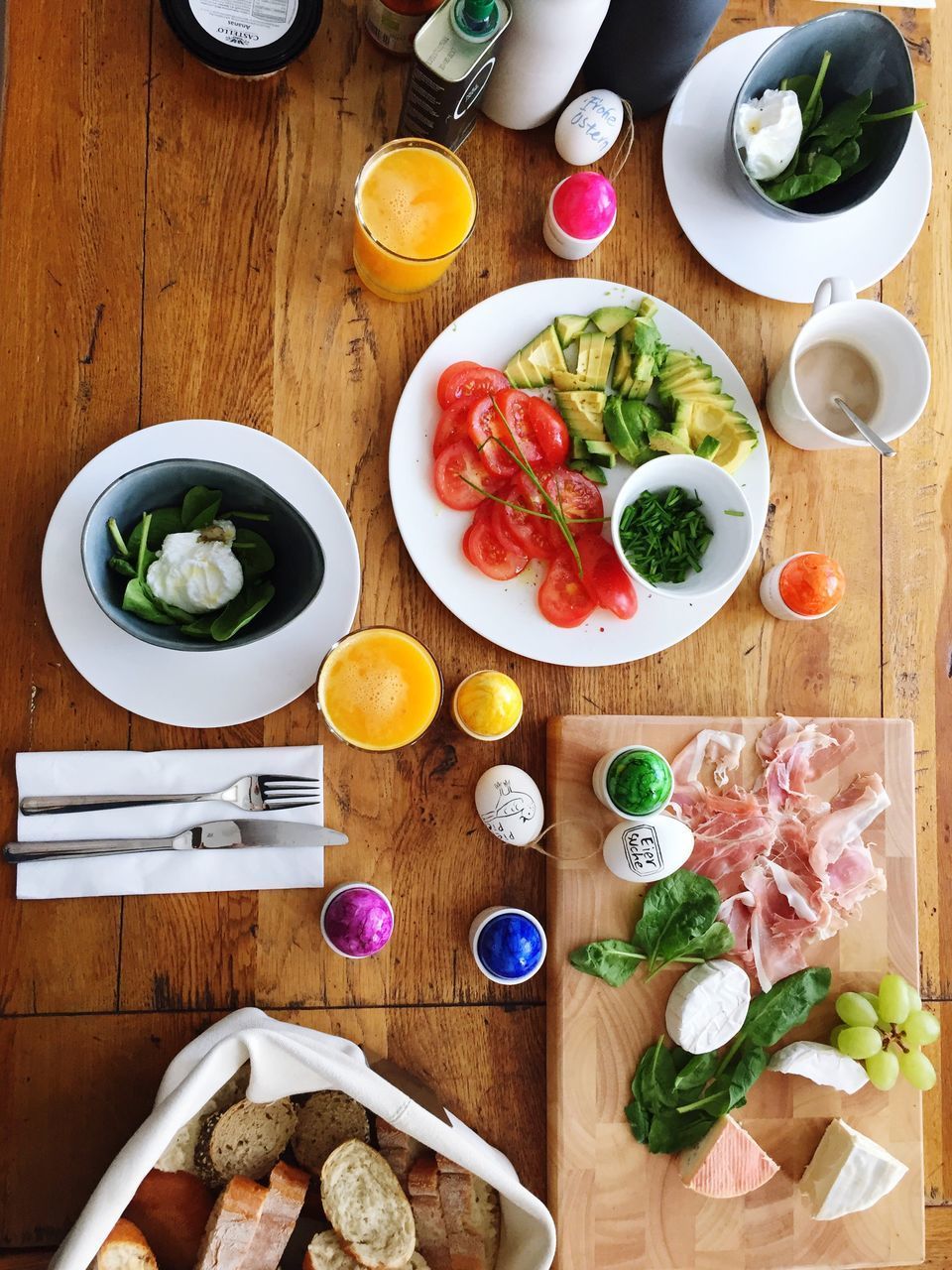 DIRECTLY ABOVE SHOT OF BREAKFAST SERVED ON TABLE