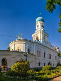 Sintercession church on the territory of the svyatogorsk lavra in ukraine, on a sunny summer morning