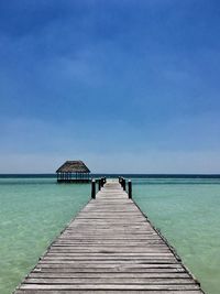 Muelle en playa punta cocos, isla holbox, quintana roo, mexico