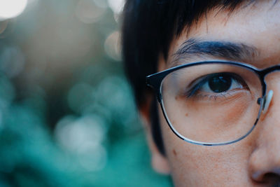 Close-up portrait of man wearing eyeglasses