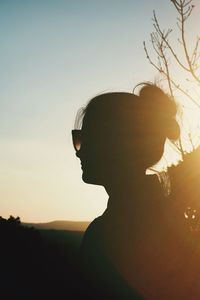 Side view of silhouette woman against sky
