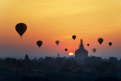 Sunrise many hot air balloon in bagan, myanmar. bagan is an ancient with many pagoda of  temples.
