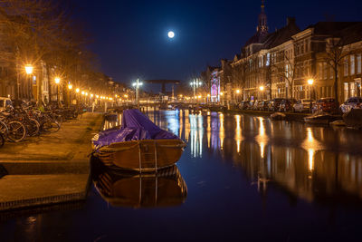 Image of the leiden at night 