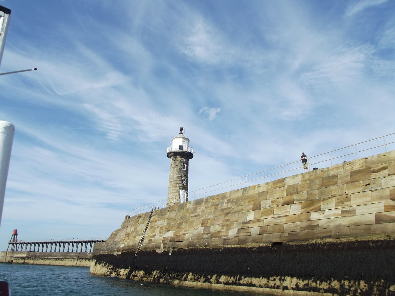 VIEW OF LIGHTHOUSE AGAINST CLOUDY SKY OVER SEA