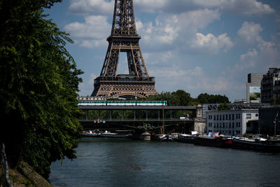 Pont de bir-hakeim and the base of the eiffel tower