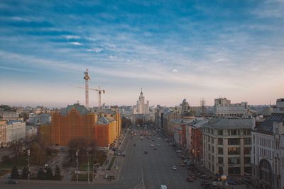 Mid distance view of kotelnicheskaya naberezhnaya in city against sky