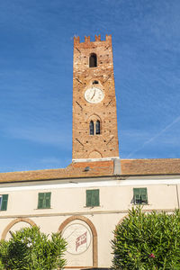  houses with beautiful facades and bell tower in noli