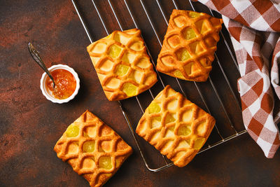 Fresh puff pastry mini pies with pear and lime jam