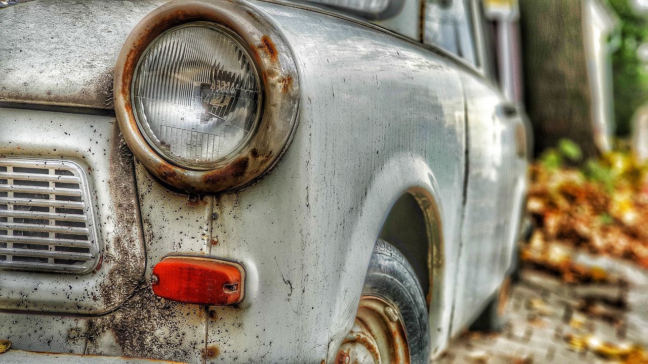 CLOSE-UP OF RUSTY CAR ON METAL