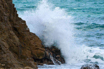 Waves splashing on rocks