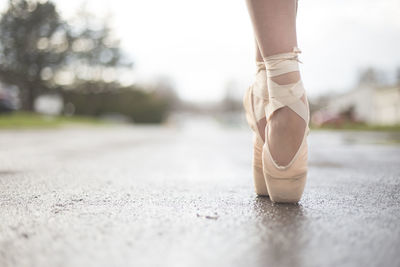 Low section of ballet dancer on pointe