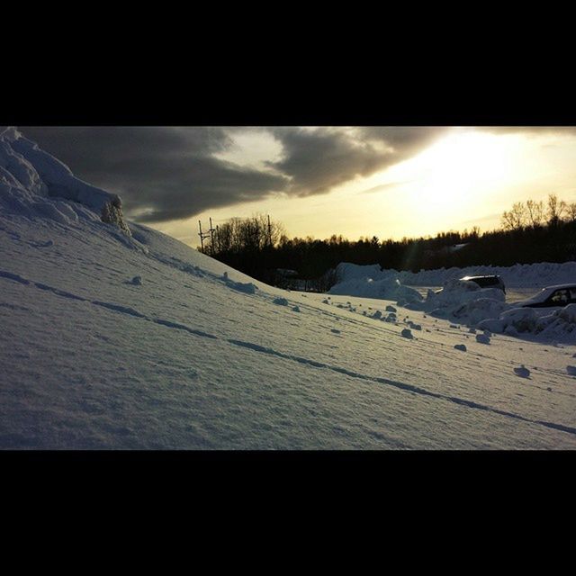 sky, snow, winter, cold temperature, sunset, cloud - sky, tranquil scene, tranquility, scenics, weather, beauty in nature, nature, sun, sunlight, landscape, transfer print, auto post production filter, silhouette, cloud, cloudy