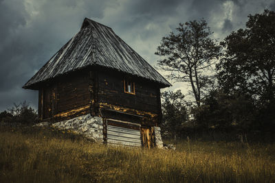 Abandoned house on the field against sky