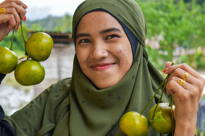 Portrait of smiling young woman