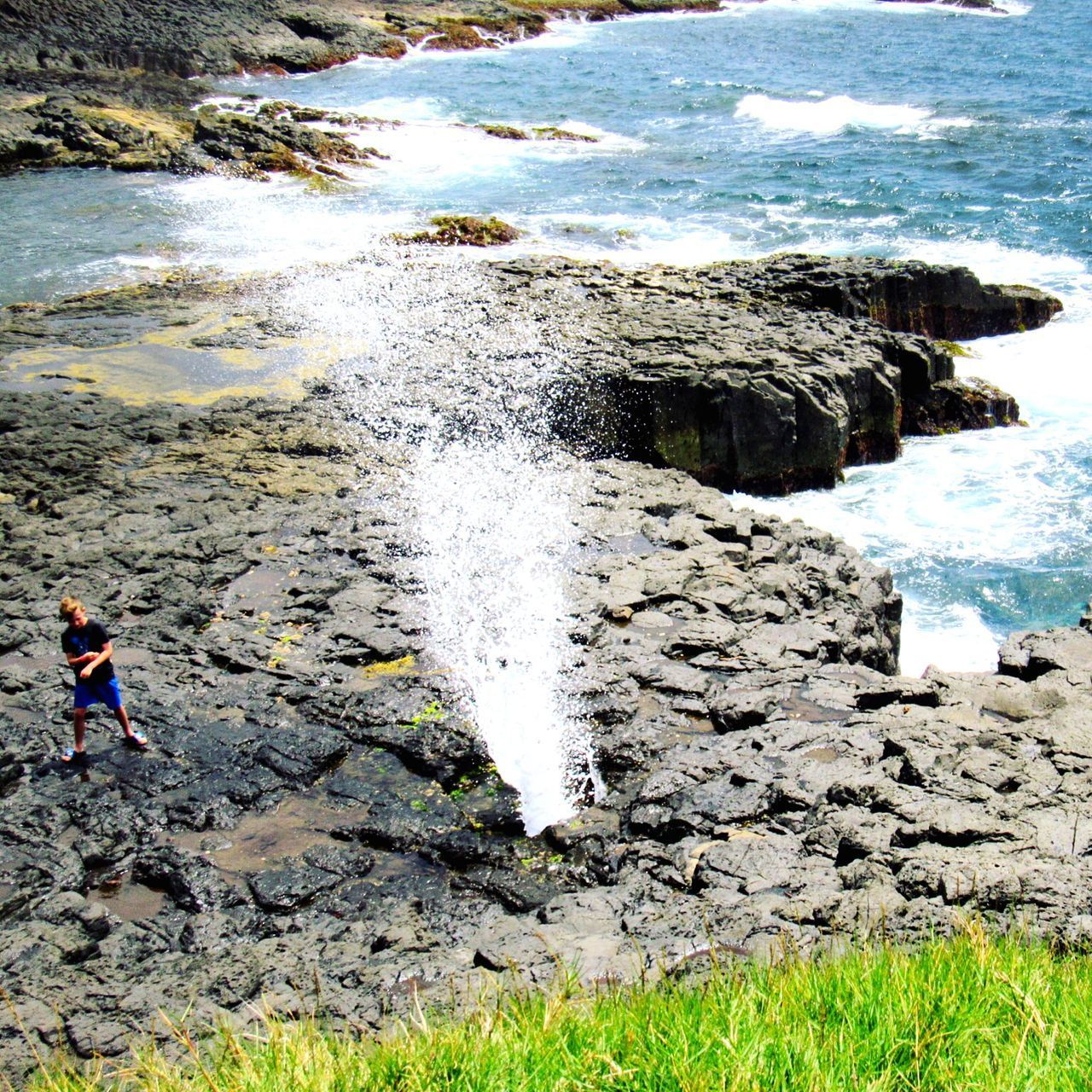 SCENIC VIEW OF ROCKY BEACH