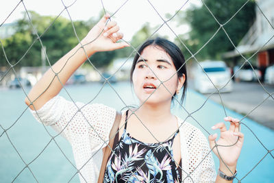 Woman seen through net in court