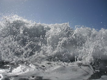 Waves splashing in sea