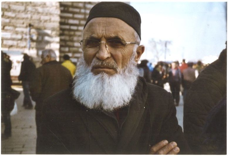 CLOSE-UP PORTRAIT OF SMILING MAN IN CITY