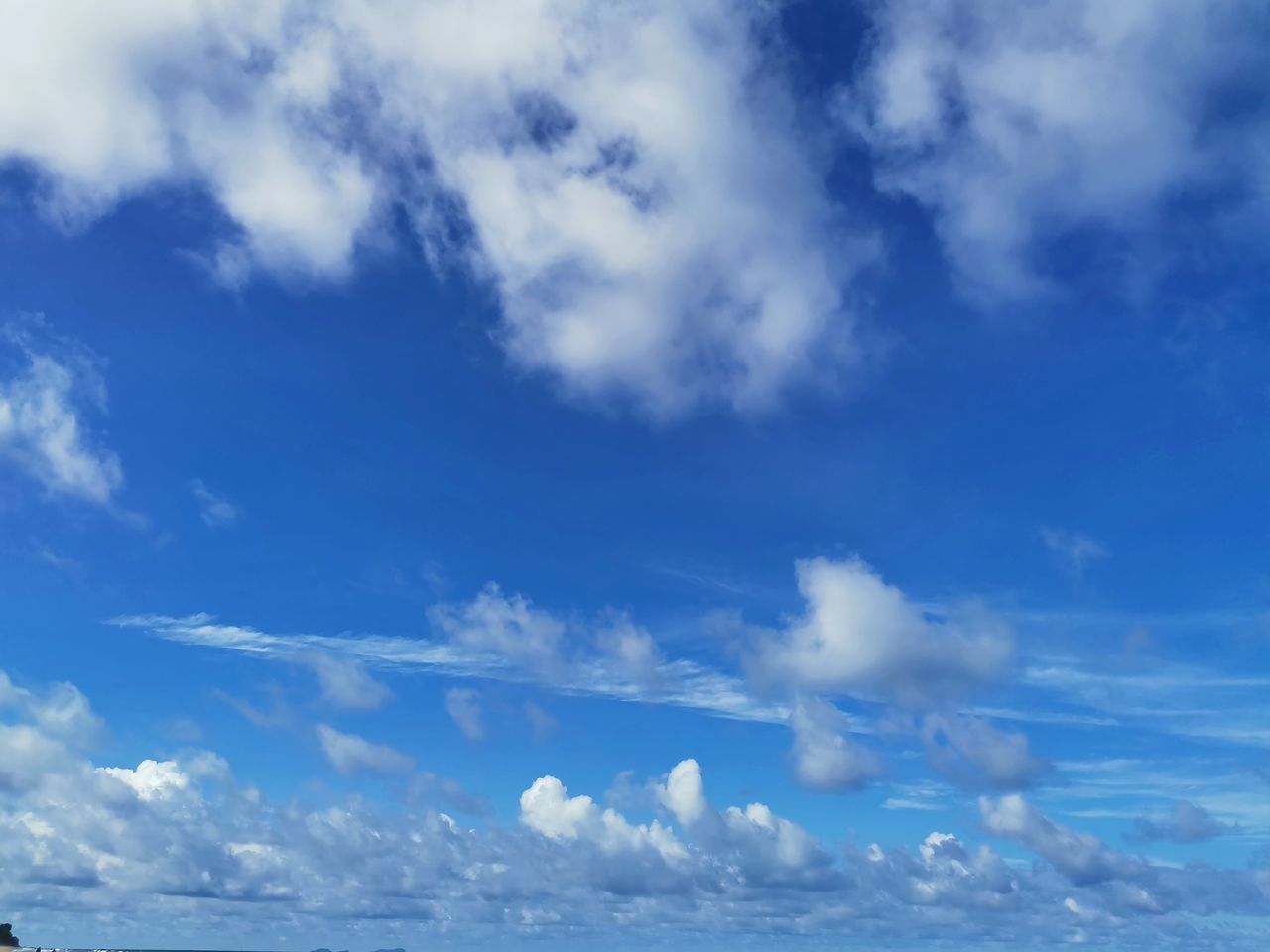 sky, cloud, horizon, blue, sea, nature, beauty in nature, scenics - nature, environment, ocean, water, no people, landscape, cloudscape, tranquility, outdoors, sunlight, day, tranquil scene, land, travel, travel destinations, horizon over water, idyllic, wave, summer