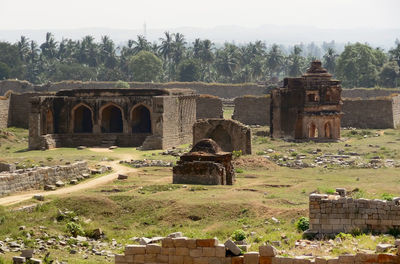 Old ruins of building against sky