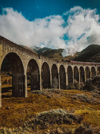 Arch bridge against sky