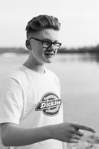 Portrait of young man wearing eyeglasses