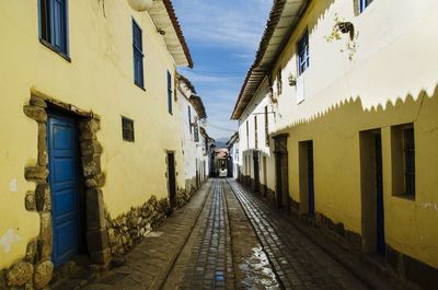 Narrow alley in city