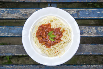 Directly above shot of spaghetti served with sauce in plate on table