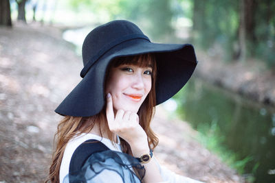 Portrait of smiling young woman wearing hat