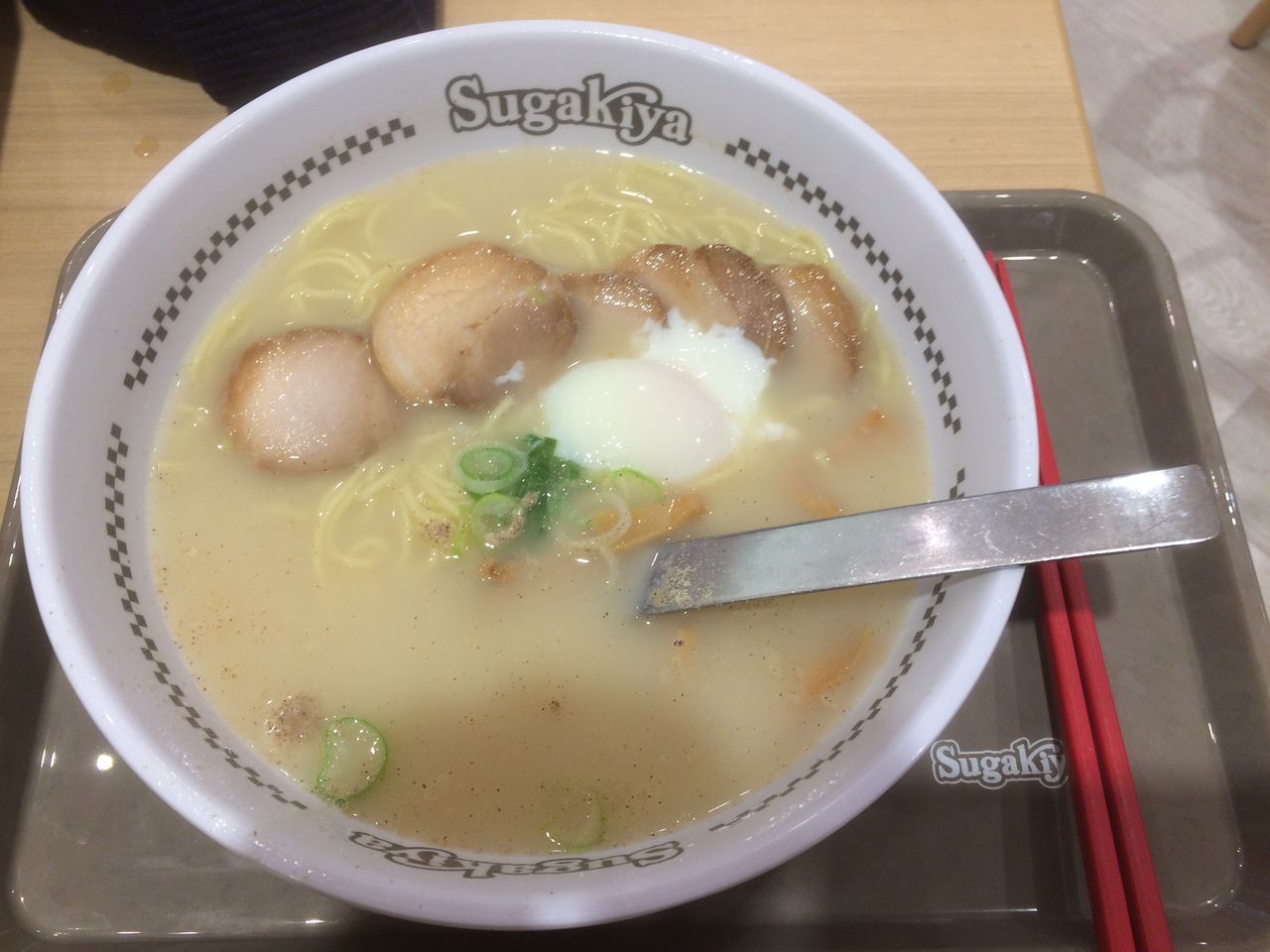 CLOSE-UP OF SOUP IN BOWL