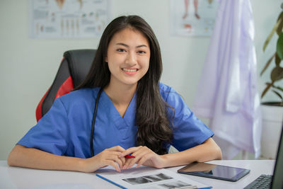 Portrait of a smiling young woman