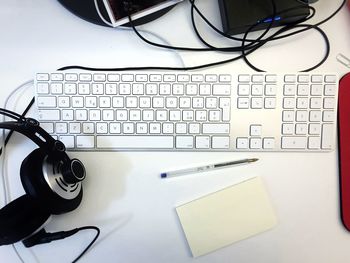 Headphones and keyboard on desk