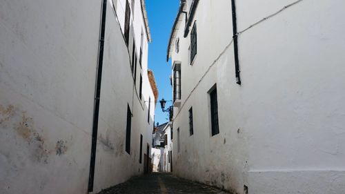 Narrow alley amidst buildings in city