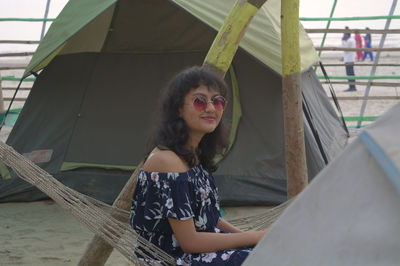 Portrait of woman in sunglasses