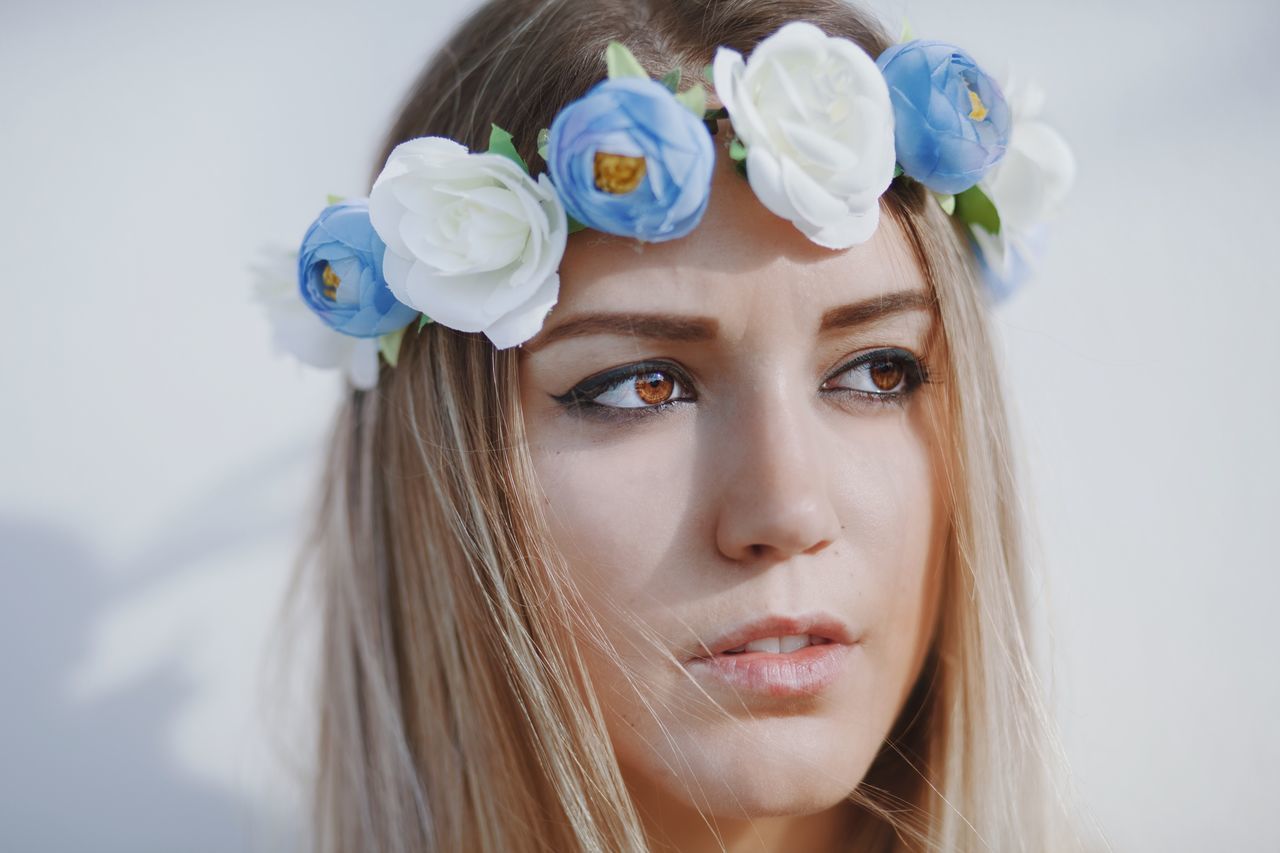 flower, one person, beautiful woman, close-up, young adult, day, nature, freshness, outdoors